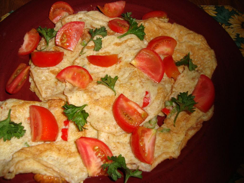 Bell Pepper Omelet served with Tomatoes and Parsley