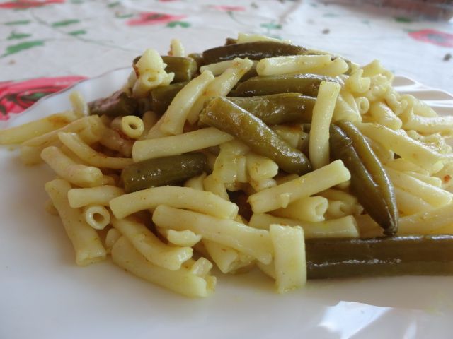 Macaroni with Curried Green Beans Dish