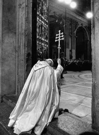 PopeJohnPaulIIOpeningtheHolyDoorinS.PetersBasilica.jpg picture by kjk76_93