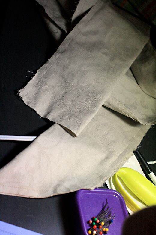 Photo Credit: Hobo Mama sewing straps — khaki mei tai tutorial