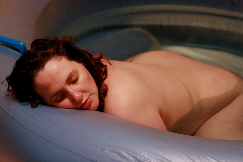 Alrik's birth story: Sweet surprise unassisted home water birth = Hobo Mama homebirth — laboring in home birth tub
