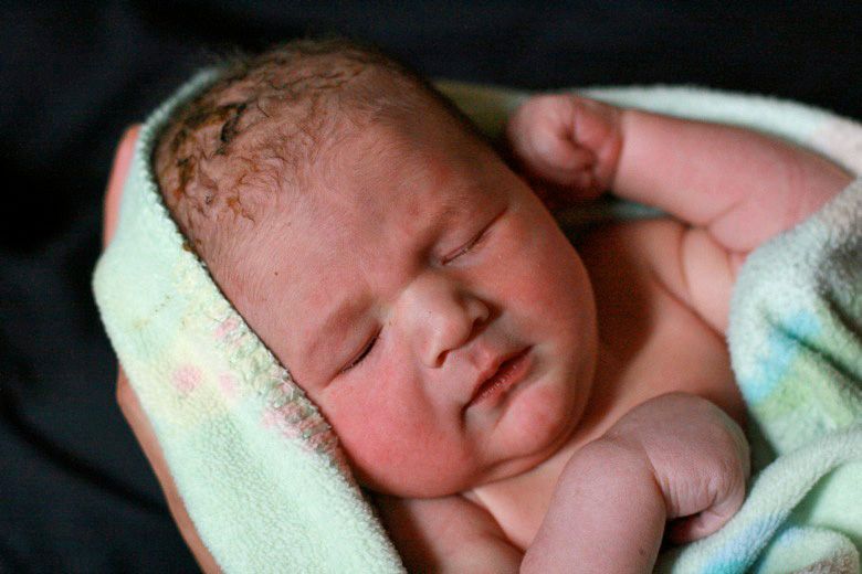 Alrik's birth story: Sweet surprise unassisted home water birth = Hobo Mama homebirth — newborn baby in blanket