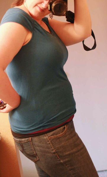 3 weeks postpartum belly shot in clothing