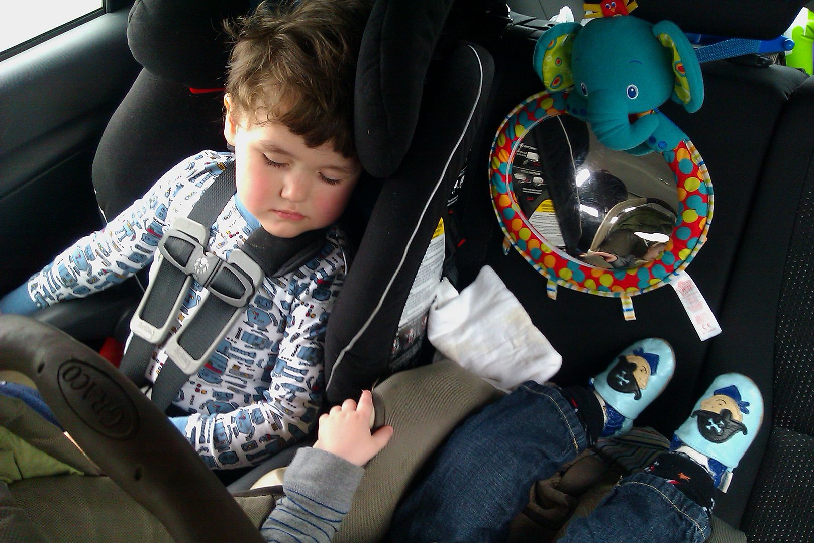 Pack a car safety kit: 25 must-have items for emergencies == Hobo Mama Pack a car safety kit: 25 must-have items for emergencies == Hobo Mama