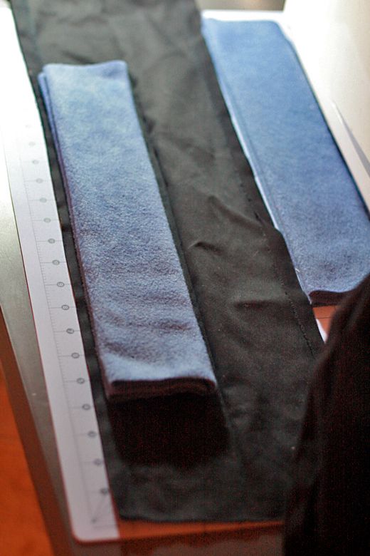 Photo Credit: Hobo Mama padding inside straps — black mei tai tutorial