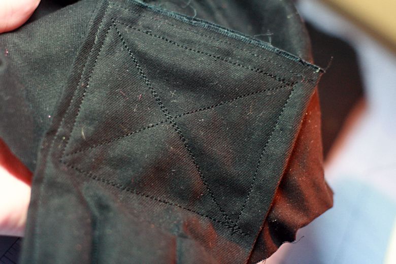 Photo Credit: Hobo Mama straps sewn with reinforced x-box stitch — black mei tai tutorial