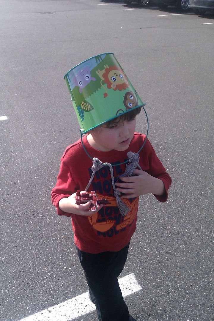 Sunday Surf: Babywearing Batman == Hobo Mama boy wearing a bucket on his head