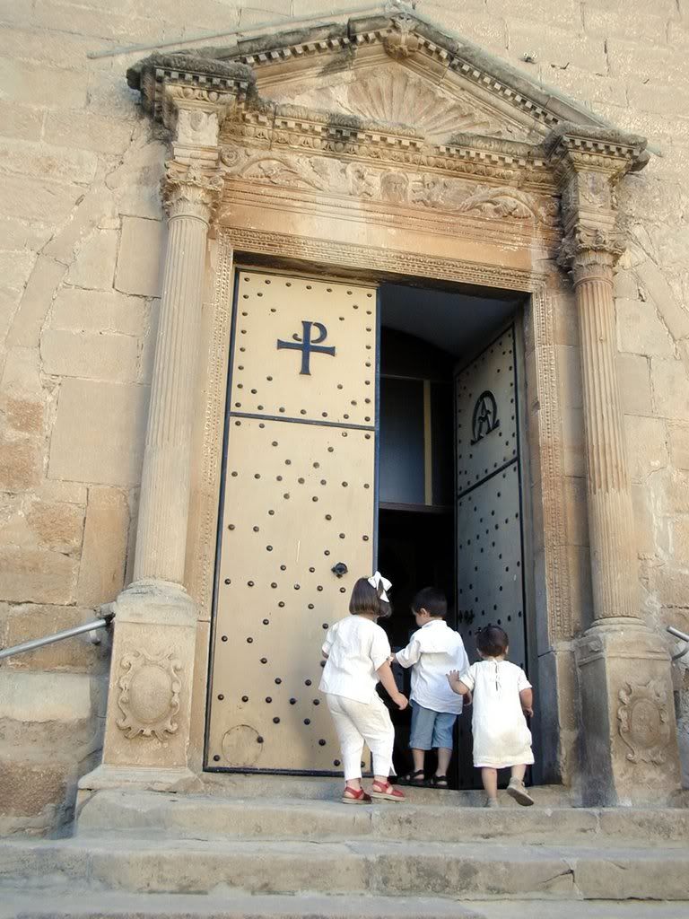 children coming to church