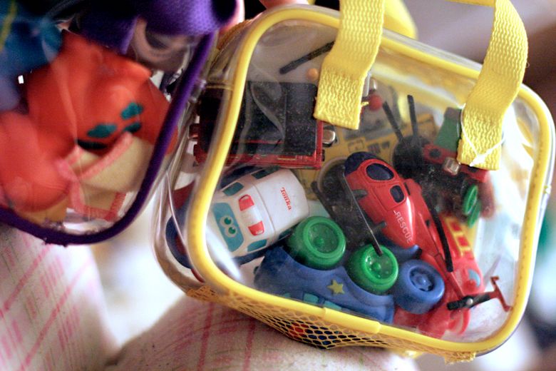 Hobo Mama = 37 fun things to take along when traveling with kids