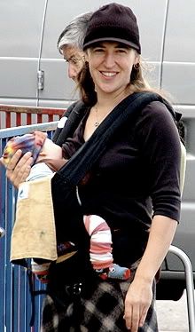 Mayim Bialik breastfeeding and babywearing