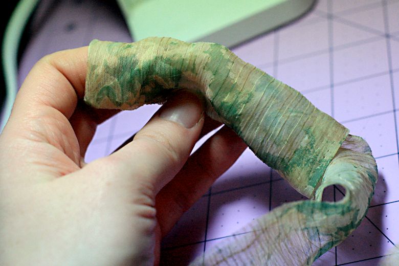 fabric bead necklace turning