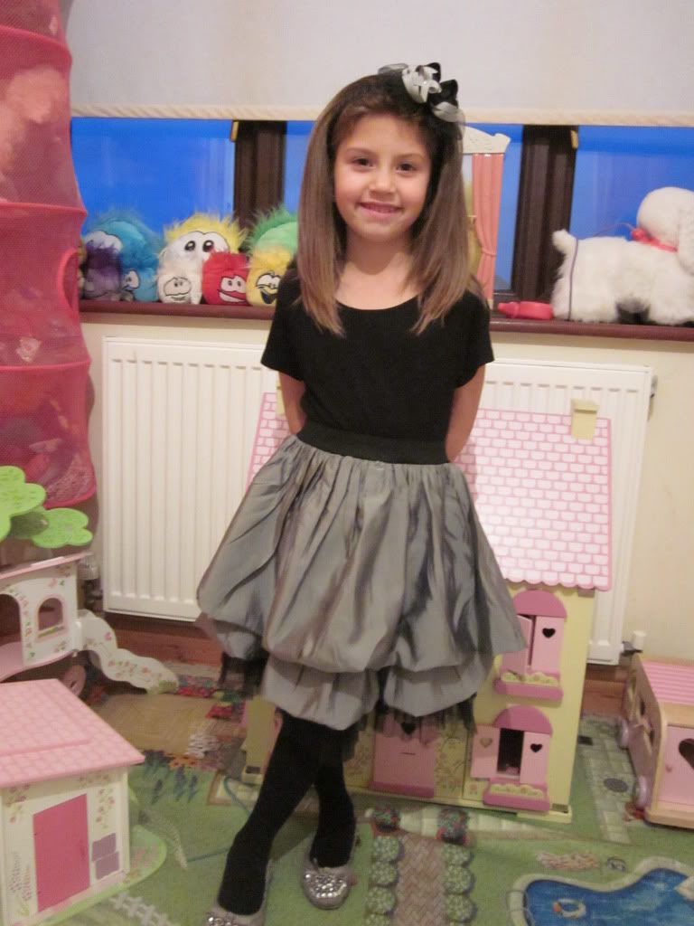 what colour tights with silver shoes